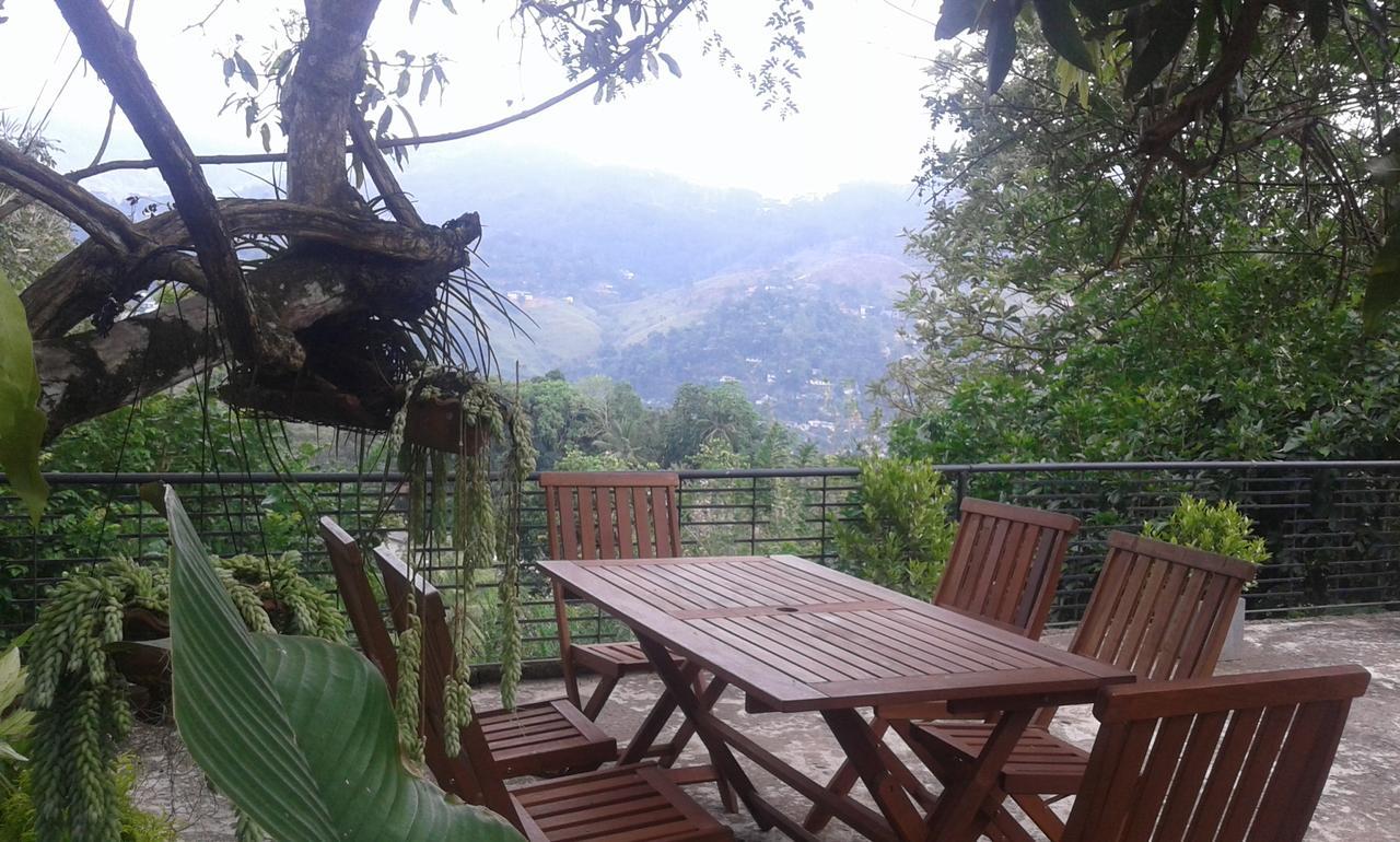 Selyna Sky Terrace Acomodação com café da manhã Kandy Exterior foto