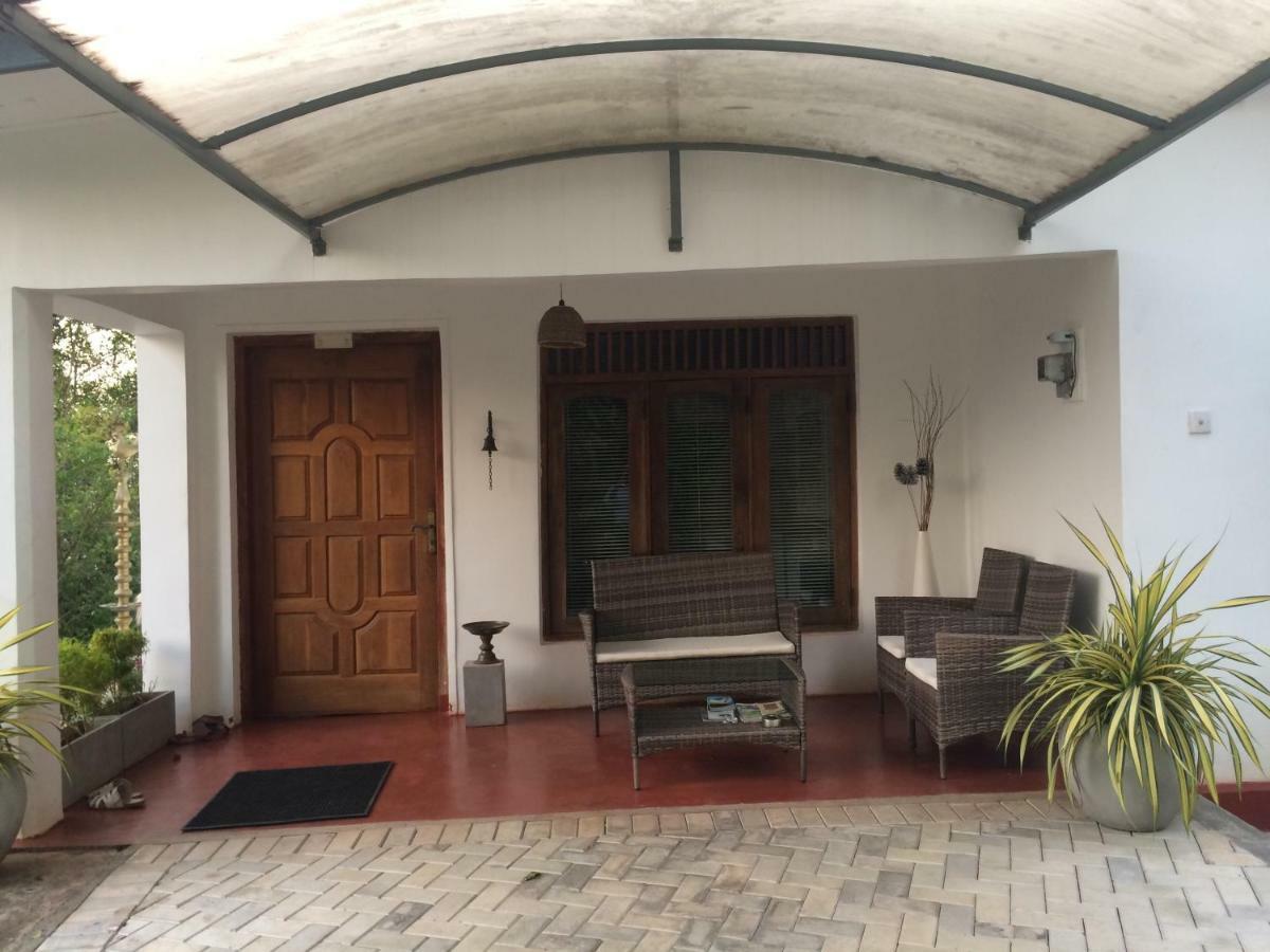 Selyna Sky Terrace Acomodação com café da manhã Kandy Exterior foto