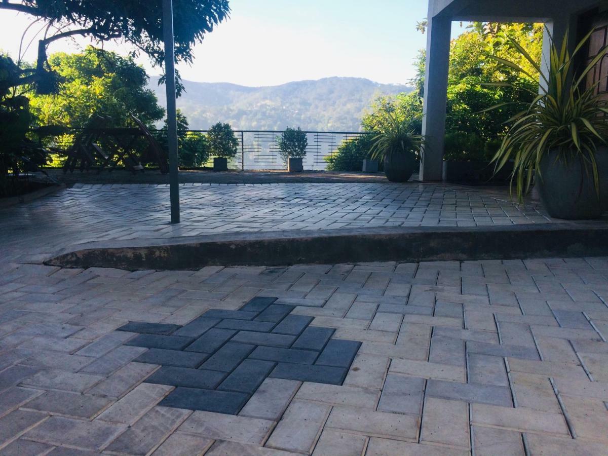 Selyna Sky Terrace Acomodação com café da manhã Kandy Exterior foto