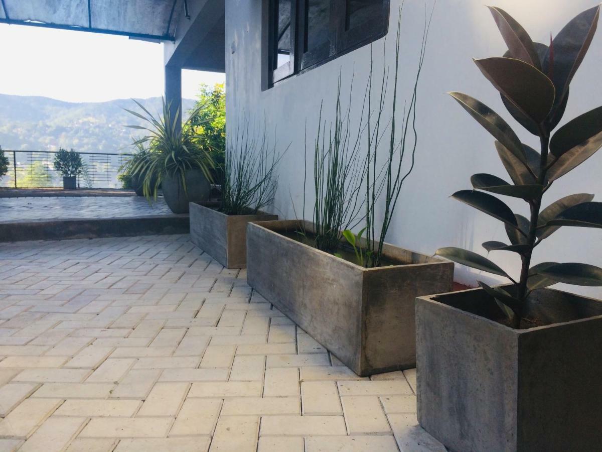 Selyna Sky Terrace Acomodação com café da manhã Kandy Exterior foto